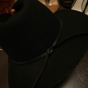 Black wool brixton hat